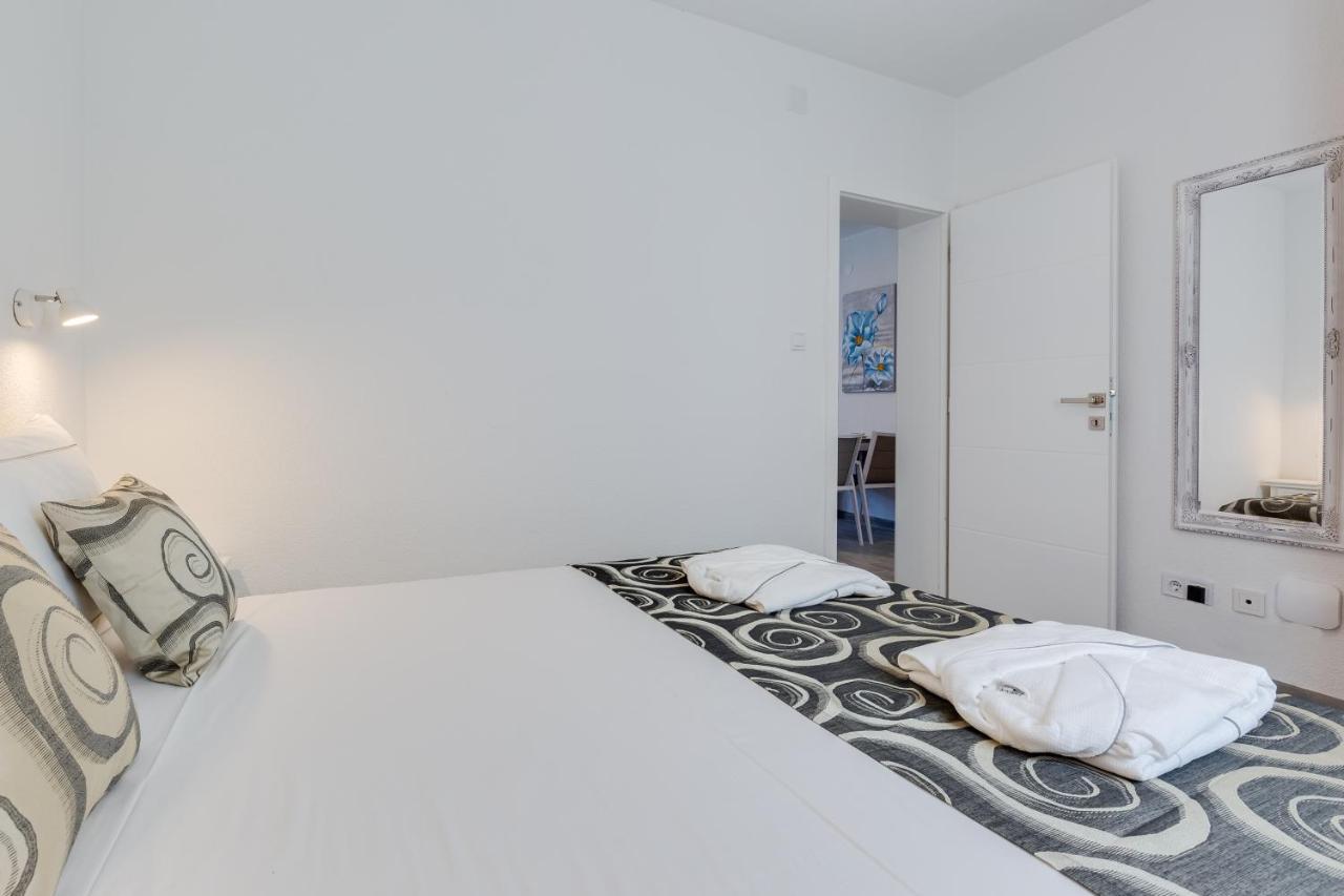 Apartmani Kastelina Vir Exterior foto