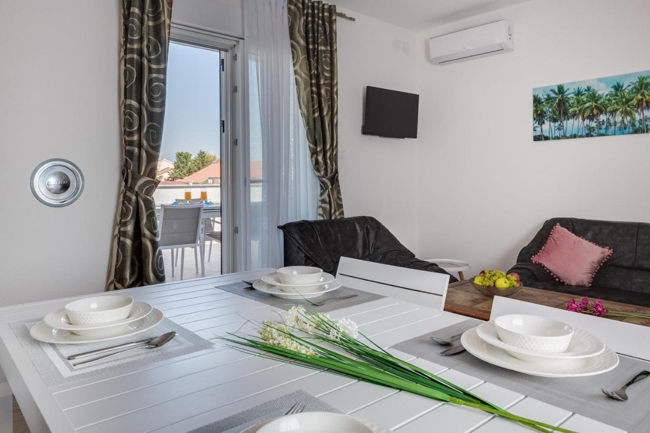 Apartmani Kastelina Vir Exterior foto
